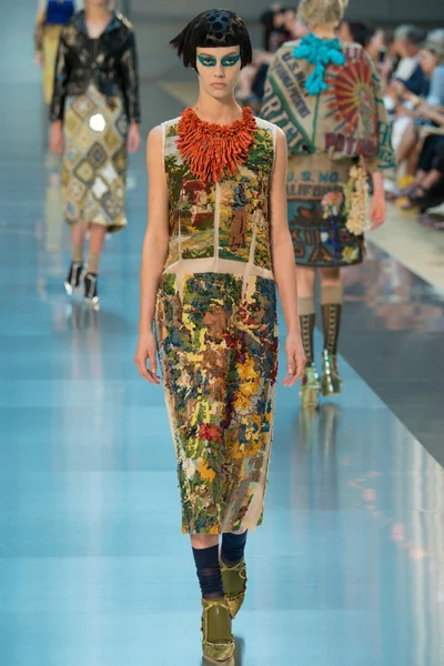 Look 19